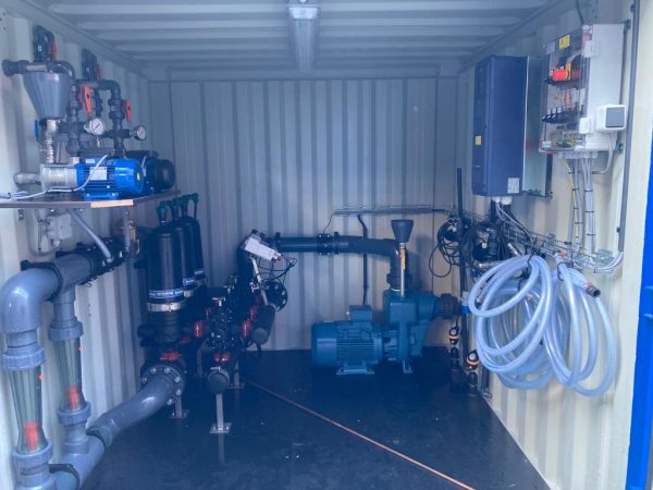 fertigatiecontainer met elektrische pomp